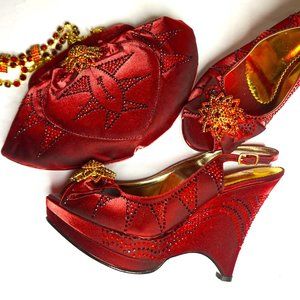 BURGUNDY 'VELVET WINE' WEDGE S&B SET